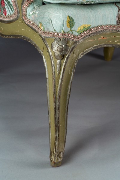 Bergère d'époque Louis XV, vers 1760-1770 - En hêtre laqué rechampi