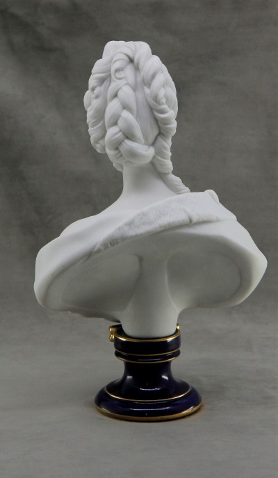 Marie-Antoinette, dauphine de France - Biscuit de Sèvres d'après Pajou, 1892