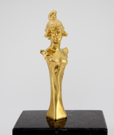 Alexandre Auguste CARON (1857-1932) - Cachet en vermeil – Buste de jeune femme Art Nouveau