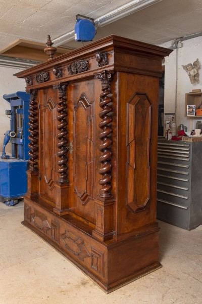 Armoire bâloise à colonnes torses - Bâle, fin du XVIIe siècle