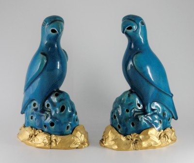 Perroquets en porcelaine de Chine - Monture en bronze doré par A. Risler & Carré, Paris vers 1900