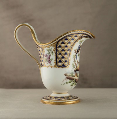 Pot à lait "étrusque", Sèvres - Surdécoré au XIXe siècle