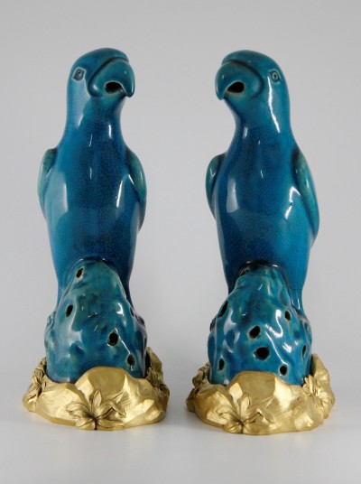 Perroquets en porcelaine de Chine - Monture en bronze doré par A. Risler & Carré, Paris vers 1900