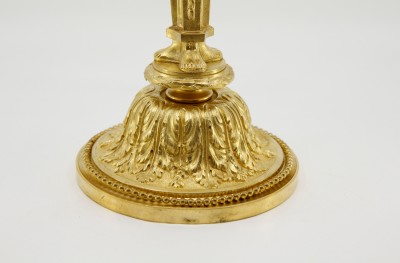 Flambeau en bronze doré de style Louis XVI - fin XIXe, d'après un modèle de Dugourc