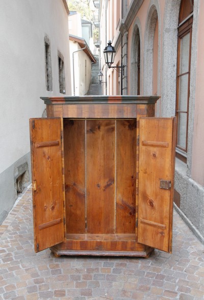 Petite armoire peinte - Suisse, début du XIXe