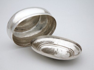 Grande boîte en argent uni, Zurich vers 1740 - Hans-Rudolf Manz (1713-1790), reçu maître en 1734