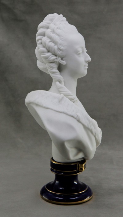 Marie-Antoinette, dauphine de France - Biscuit de Sèvres d'après Pajou, 1892