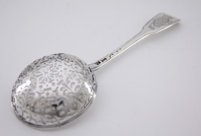 Cuillère à sucre armoriée, Laval 1762-1764 - Armoiries Picot de Dampierre