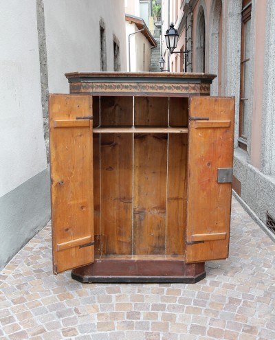 Petite armoire peinte - Suisse, début du XIXe