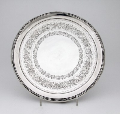 Plateau rond tripode en argent - Porto, vers 1790