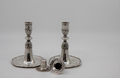 Paire de petits flambeaux trompette - Berne, Pochon Frères, XXe