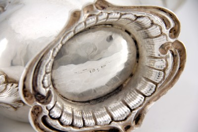 Saucière rocaille en argent massif - Suède, vers 1900