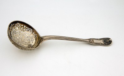 Cuillère à saupoudrer Rochefort d'Ally, Paris 1745-1746 - Rare modèle précoce, par François Lamiche