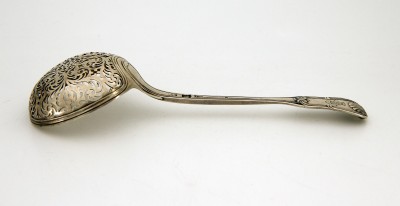 Cuillère à saupoudrer Rochefort d'Ally, Paris 1745-1746 - Rare modèle précoce, par François Lamiche