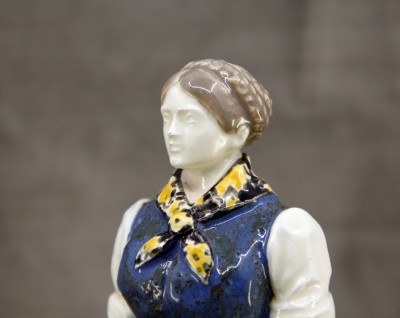 Hugo Franz KIRSCH (1873-1961) - Paysanne à la faucille - Céramique émaillée, vers 1910