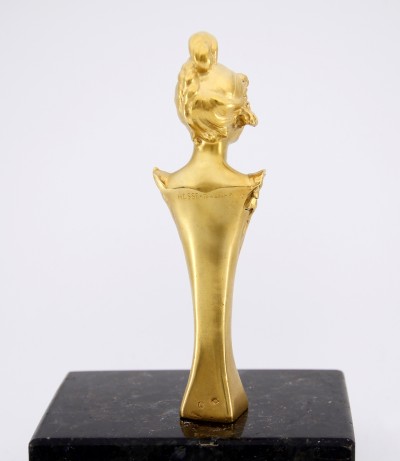 Alexandre Auguste CARON (1857-1932) - Cachet en vermeil – Buste de jeune femme Art Nouveau
