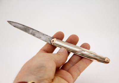 Couteau de voyage dit "à la Berge" en nacre, or et acier - Epoque Louis XV, entre 1756 et 1762