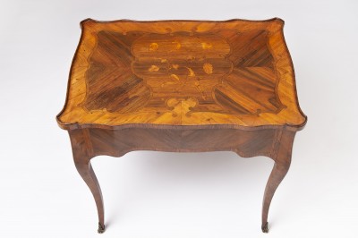 Table à écrire d'époque Louis XV - Attribuée à François Bayer, reçu maître en 1764