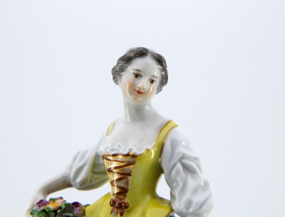 Meissen - Jeune femme à la corbeille de fleurs - Porcelaine, vers 1900