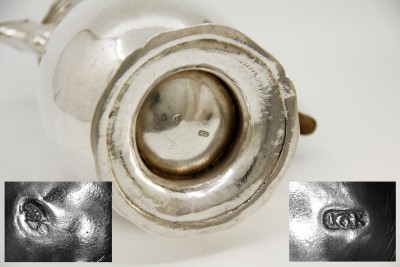 Grande verseuse en argent, Augsbourg vers 1760 - Johann Georg Kloss, reçu maître en 1738