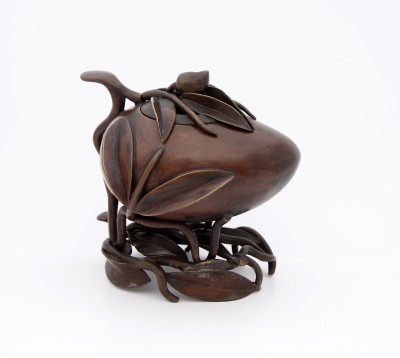 Brûle-encens *pêche de longévité*, vers 1850 - Bronze patiné, Chine dynastie Qing