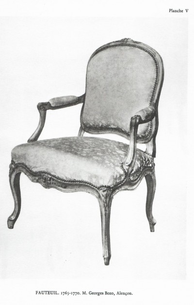 Le fauteuil à dossier cintré estampillé Delanois de la collection Georges Bozo [Eriksen 1968, planche V]