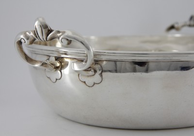 Plat rond creux à anses armorié (Horngacher) - Genève, François Barbier, 1760-1762