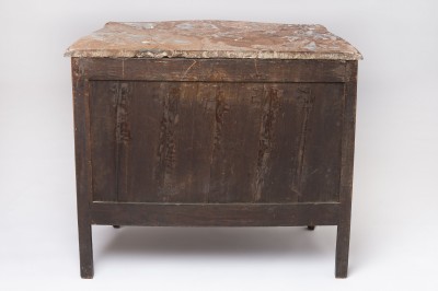 Petite commode galbée d'entre-deux, époque Louis XV - Paris, milieu du XVIIIe siècle