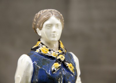 Hugo Franz KIRSCH (1873-1961) - Paysanne à la faucille - Céramique émaillée, vers 1910
