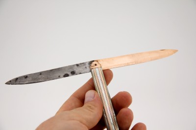 Couteau de voyage dit "à la Berge" en nacre, or et acier - Epoque Louis XV, entre 1756 et 1762