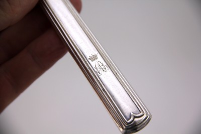 Onze couteaux de table au chiffre de la princesse Adélaïde d'Orléans - Métal argenté, sans doute Christofle, vers 1840