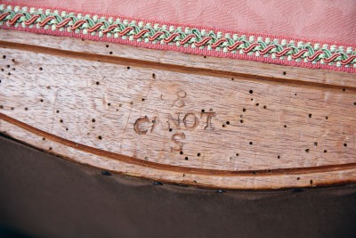 Une fleurette / CANOT / S [pour sculpsit (a sculpté)]