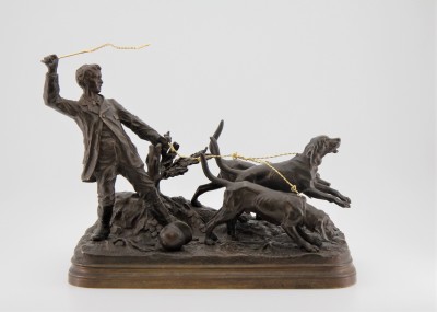 Alfred DUBUCAND (1828-1894) - Valet retenant ses chiens, bronze & or