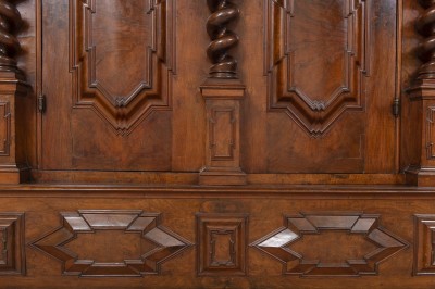 Armoire bâloise à colonnes torses - Bâle, fin du XVIIe siècle