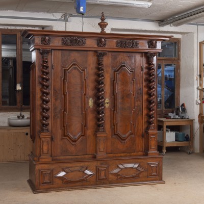 Armoire bâloise à colonnes torses - Bâle, fin du XVIIe siècle