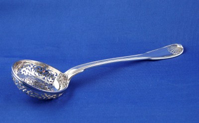 Cuillère à sucre en argent massif - Eloi Guérin, Paris 1756-1762