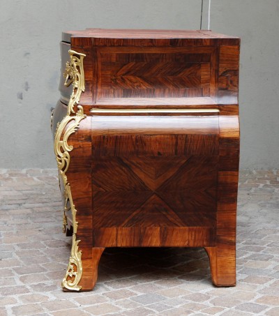 Commode en tombeau, début de l'époque Louis XV - Paris, vers 1730