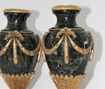 Paire de cassolettes, style Louis XVI - Marbre vert de mer & bronze doré, vers 1830