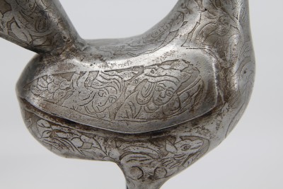Paon & coq en acier gravé à l'eau-forte - Iran, dynastie Qājār, XIXe siècle