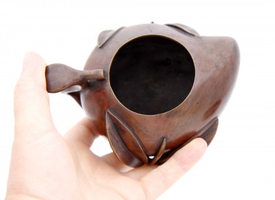 Brûle-encens *pêche de longévité*, vers 1850 - Bronze patiné, Chine dynastie Qing