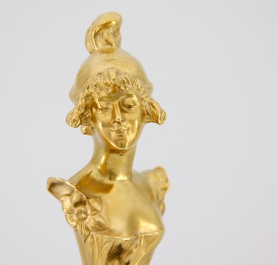 Alexandre Auguste CARON (1857-1932) - Cachet en vermeil – Buste de jeune femme Art Nouveau