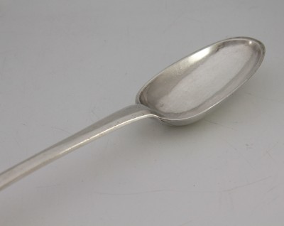 Cuillère à ragoût, Neuchâtel vers 1740 - Orfèvre Jean Redard