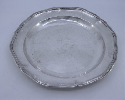 Plat en argent, 1785 - Présent de baptême daté du 19 juin 1785