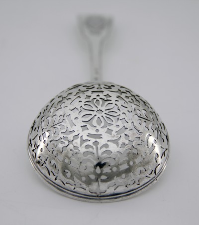 Cuillère à sucre armoriée, Laval 1762-1764 - Armoiries Picot de Dampierre