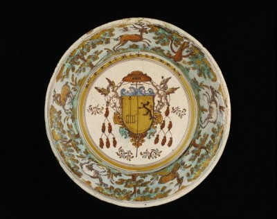 Le plat C.289-1987 du Victoria and Albert Museum