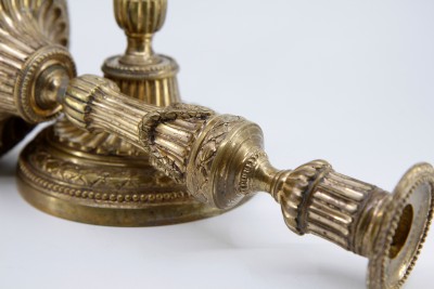 Paire de flambeaux d'époque Louis XVI - en bronze doré, vers 1780