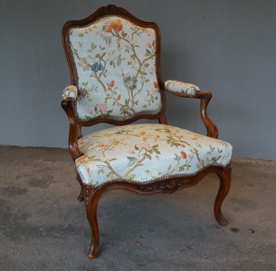 Fauteuil à la Reine, ca 1750 - Estampillé Pierre Nogaret à Lyon