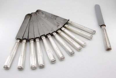 Onze couteaux de table au chiffre de la princesse Adélaïde d'Orléans - Métal argenté, sans doute Christofle, vers 1840