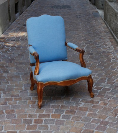 Fauteuil en noyer, époque Louis XV - s.d. Suisse romande, milieu du XVIIIe