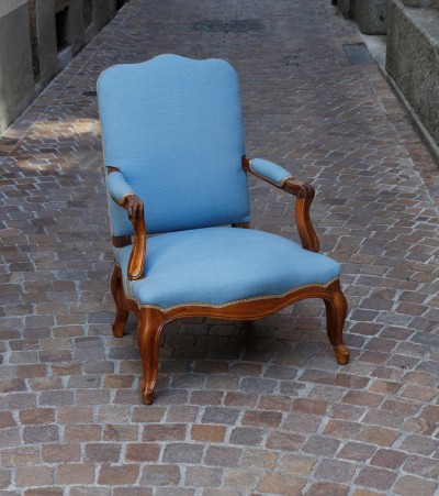 Fauteuil en noyer, époque Louis XV - s.d. Suisse romande, milieu du XVIIIe